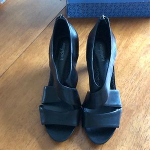 Lovely Heels Black Leather Sz 7 1/2 M w/darling zipper backs!